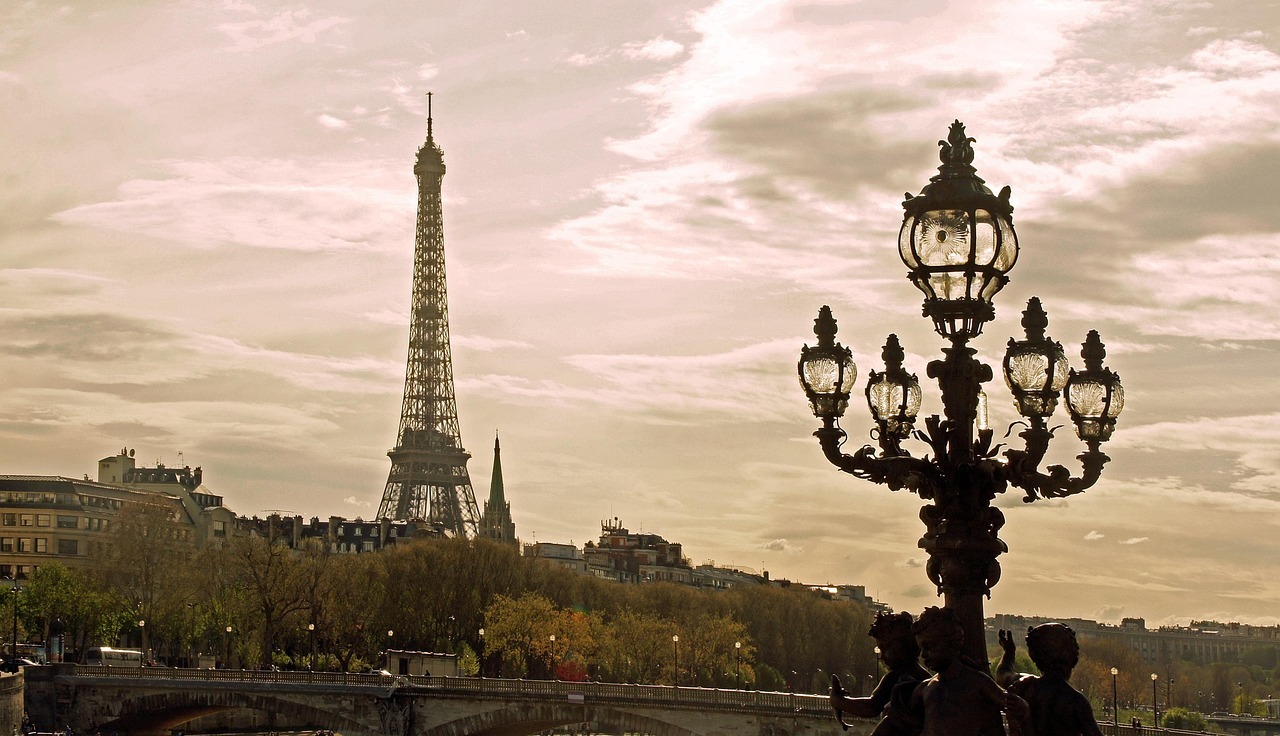 paris-bike-tour-highlights-on-electric-solex-ride