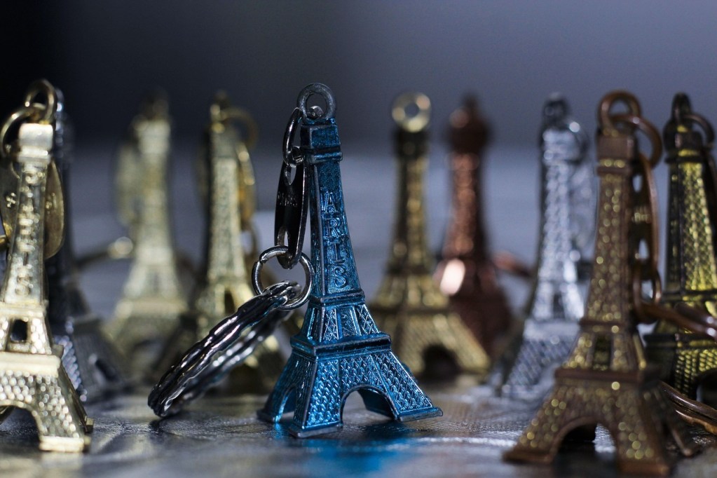 tour off the beaten path paris